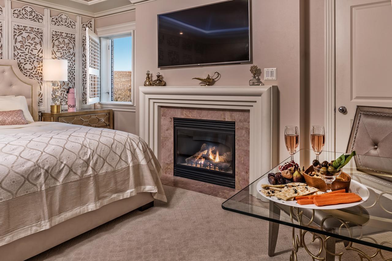 Cameo Heights Mansion And The Vine Fine Dining Restaurant Bed & Breakfast Touchet Exterior photo