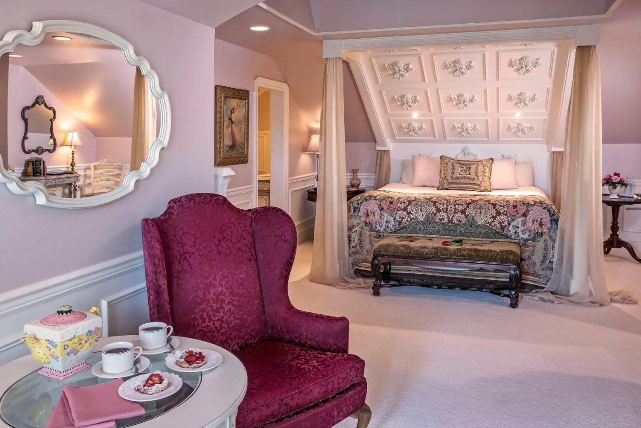 Cameo Heights Mansion And The Vine Fine Dining Restaurant Bed & Breakfast Touchet Exterior photo