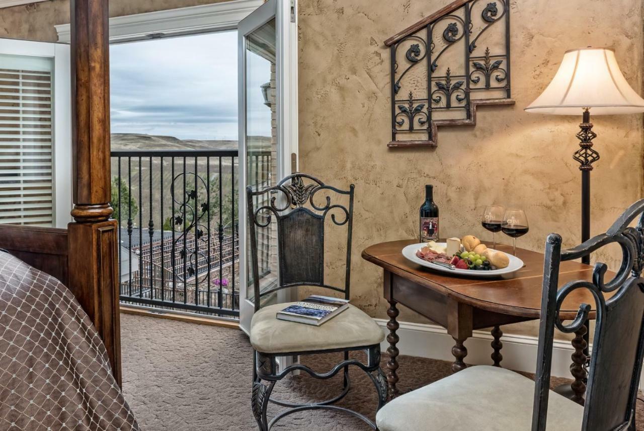 Cameo Heights Mansion And The Vine Fine Dining Restaurant Bed & Breakfast Touchet Exterior photo