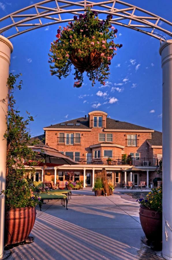 Cameo Heights Mansion And The Vine Fine Dining Restaurant Bed & Breakfast Touchet Exterior photo