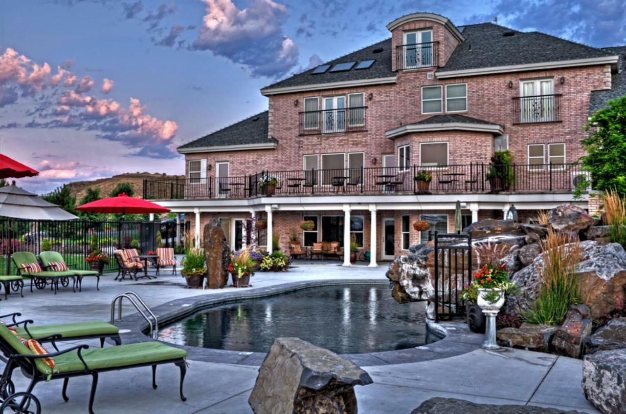 Cameo Heights Mansion And The Vine Fine Dining Restaurant Bed & Breakfast Touchet Exterior photo