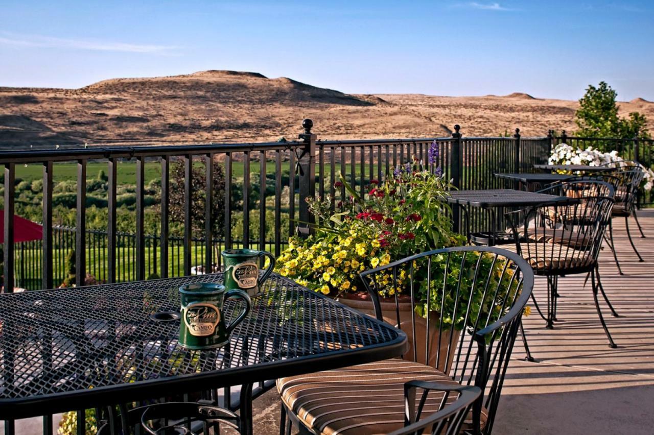 Cameo Heights Mansion And The Vine Fine Dining Restaurant Bed & Breakfast Touchet Exterior photo